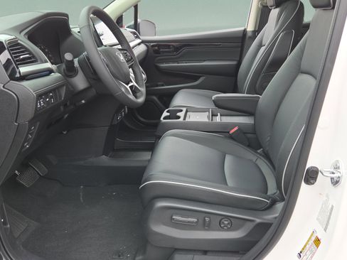 New 2026 Honda Odyssey Touring image 9