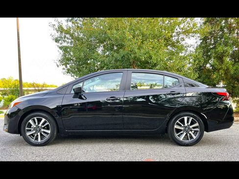 Used 2024 Nissan Versa SV image 12