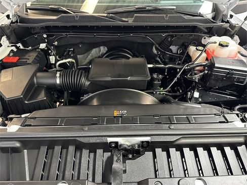 Used 2025 Chevrolet Silverado 2500 ZR2 w/ Technology Package image 31