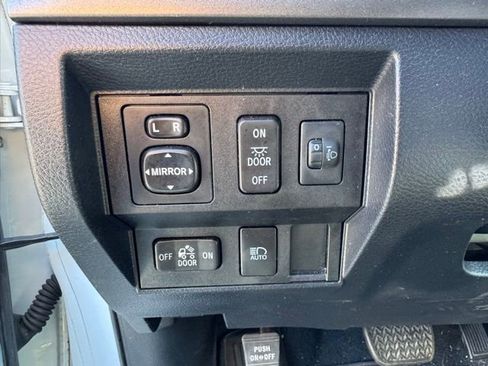 Used 2018 Toyota Tundra SR5 w/ SR5 Upgrade Package AWD/4WD image 24