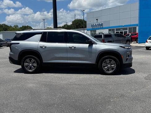Used 2026 Chevrolet Traverse LT w/ LPO, Floor Liner Package FWD image 2