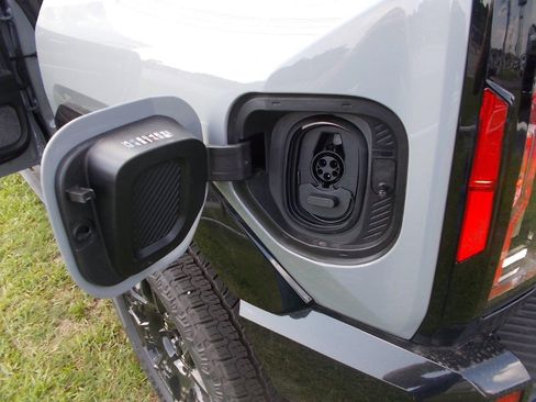 New 2025 GMC Hummer EV 2X image 34