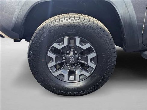 Used 2020 Toyota Tacoma TRD Off-Road image 21