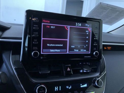 Certified 2021 Toyota Corolla LE image 28