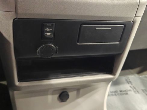 Used 2015 Toyota Sienna LE image 38