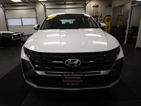Used 2025 Hyundai Tucson SE AWD/4WD image 3