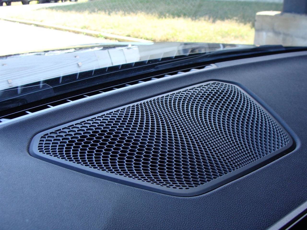Used 2025 BMW 330i Sedan w/ M Sport Package RWD image 32