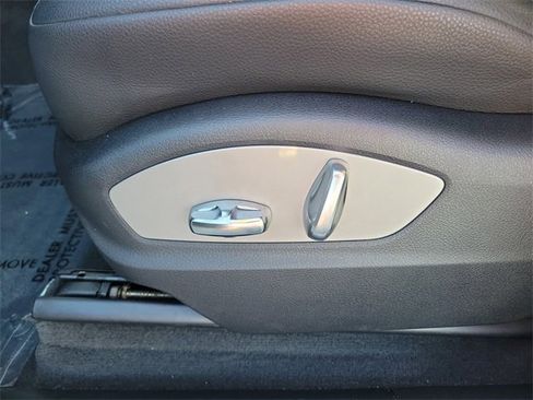 Used 2018 Porsche Macan Base image 18