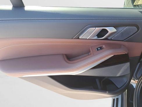 Used 2025 BMW X5 xDrive50e image 8