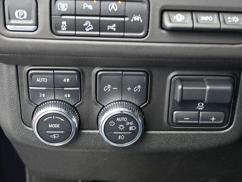 Used 2024 GMC Yukon Denali Ultimate image 29