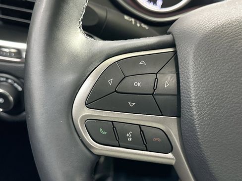 Used 2019 Jeep Cherokee Latitude Plus w/ Comfort/Convenience Group image 20