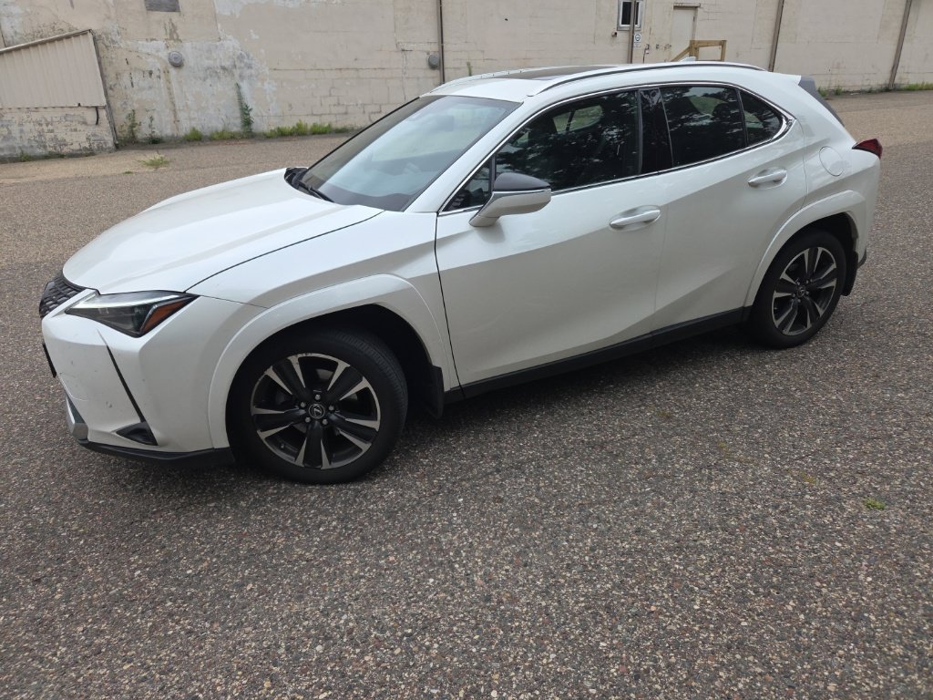 Used 2024 Lexus UX 250h AWD w/ Premium Package image 8