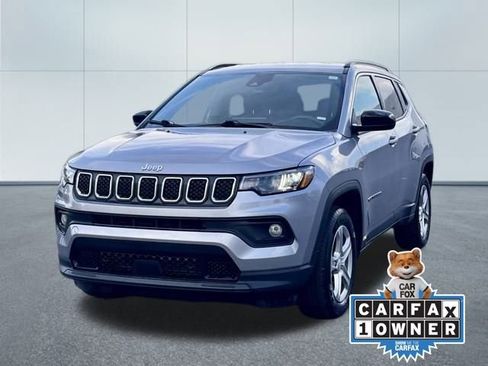 Used 2024 Jeep Compass Latitude image 5