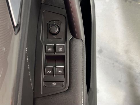 Used 2022 Volkswagen Tiguan SE R-Line image 17