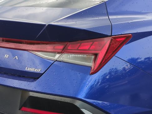 Certified 2025 Hyundai Elantra Limited FWD image 21