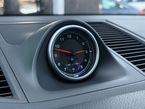 Used 2020 Porsche Macan image 36