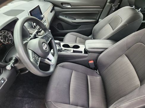 Used 2024 Nissan Altima 2.5 SV FWD image 12