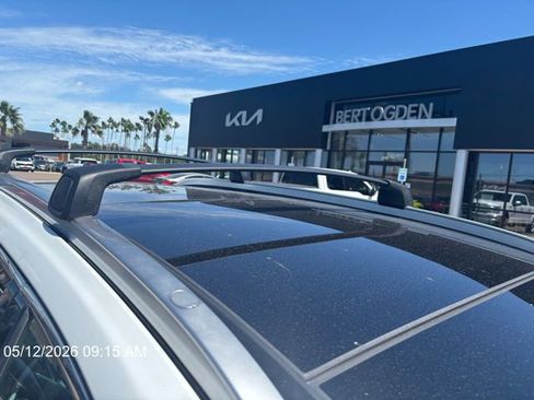 Used 2022 Hyundai Santa Fe SEL w/ Convenience + Premium Package FWD image 7