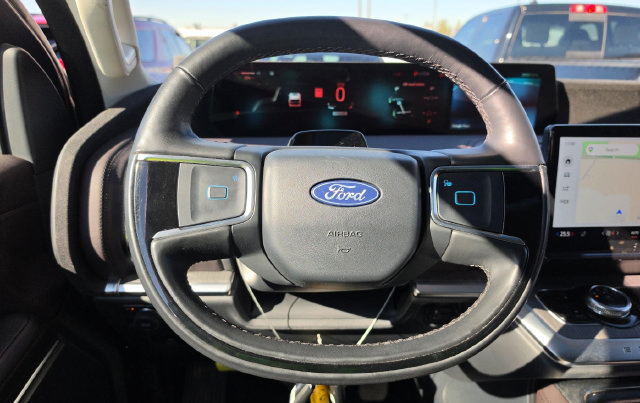 Used 2025 Ford Expedition Platinum w/ Platinum Ultimate Package AWD/4WD image 7
