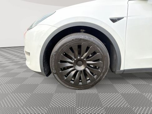 Used 2021 Tesla Model Y Long Range AWD/4WD image 19