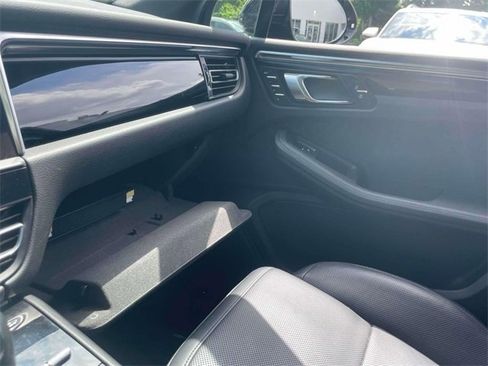 Used 2022 Porsche Macan image 33