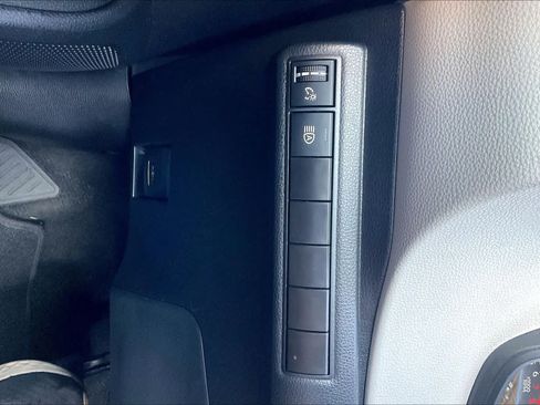 Used 2022 Toyota Corolla LE FWD image 31