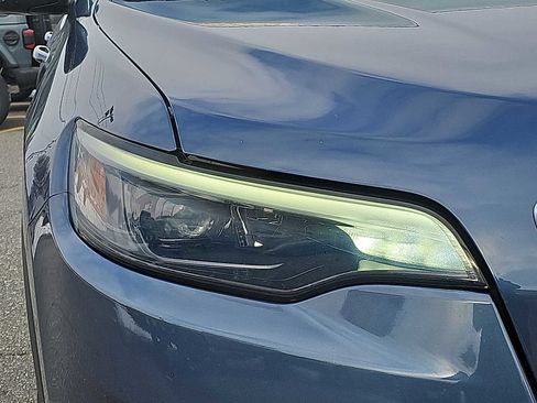 Used 2019 Jeep Cherokee Latitude Plus w/ Cold Weather Group image 9