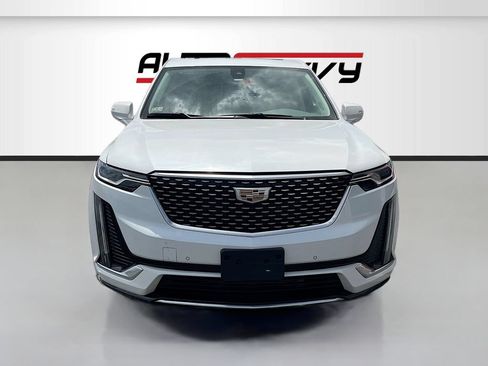 Used 2024 Cadillac XT6 Premium Luxury AWD/4WD image 2