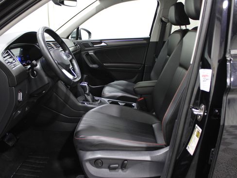 Used 2024 Volkswagen Tiguan SE image 3