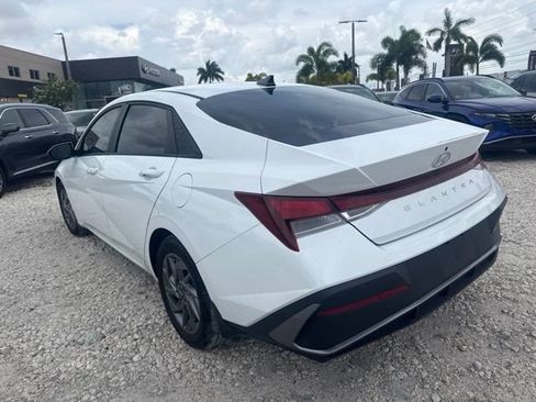 Used 2024 Hyundai Elantra SEL FWD image 8