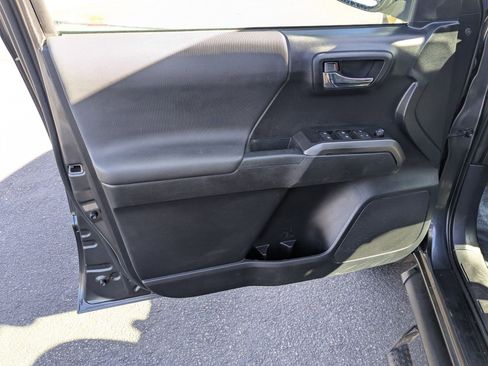 Used 2019 Toyota Tacoma TRD Off-Road image 14