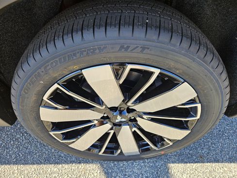 New 2026 Mitsubishi Outlander SEL image 11