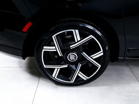 New 2026 Rolls-Royce Cullinan Black Badge image 41