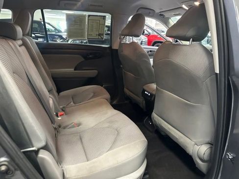 Used 2023 Toyota Highlander L FWD image 21