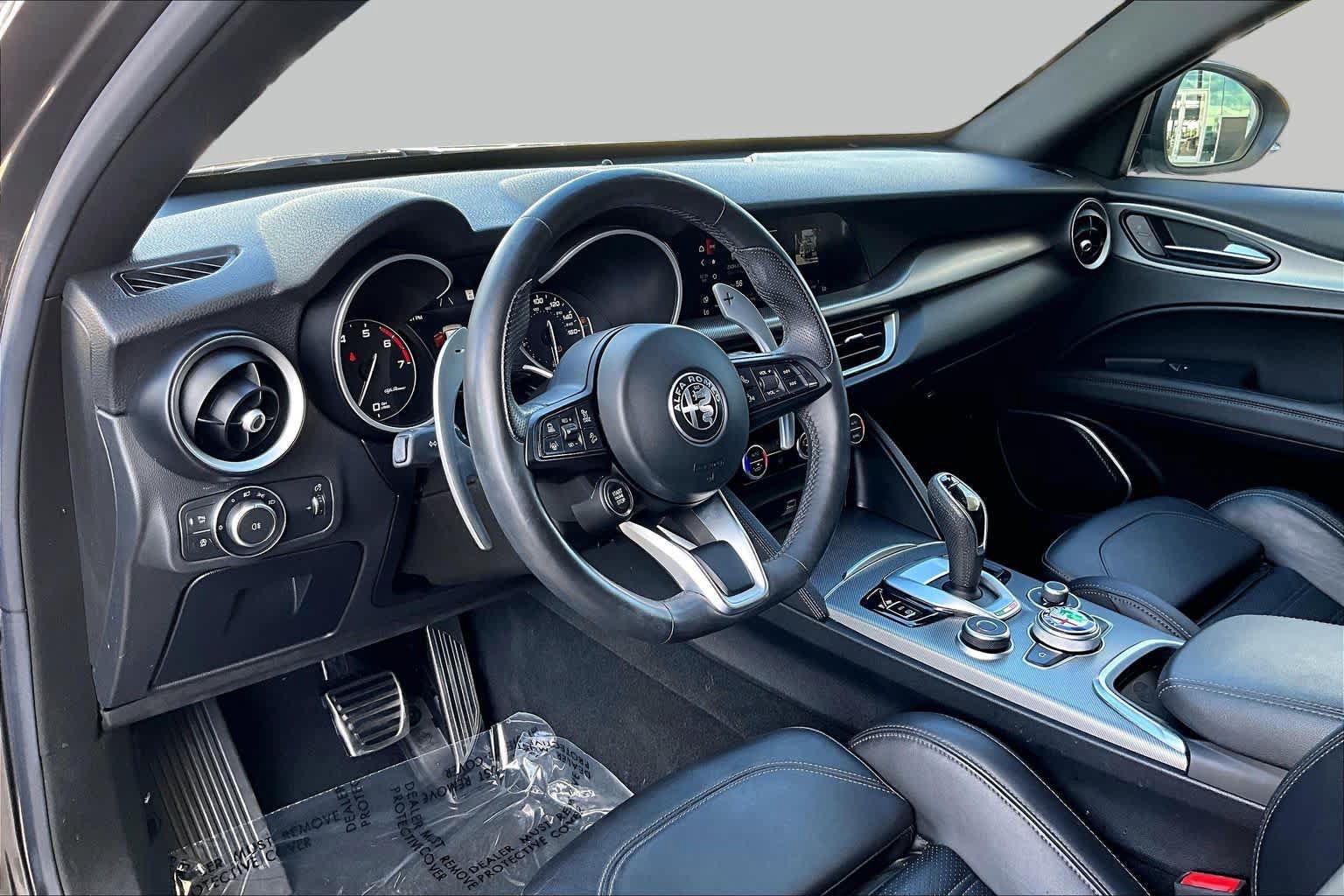 Used 2023 Alfa Romeo Stelvio Veloce AWD/4WD image 16
