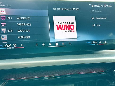 Certified 2025 BMW 330i 330i w/ M Sport Package image 15