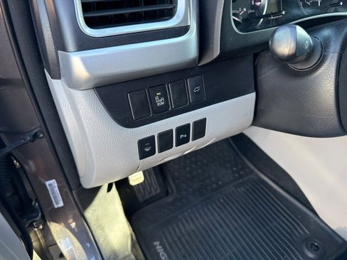 Used 2014 Toyota Highlander Limited image 17