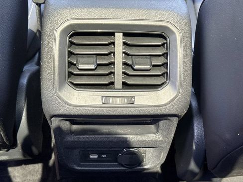 Used 2022 Volkswagen Tiguan SE FWD image 27