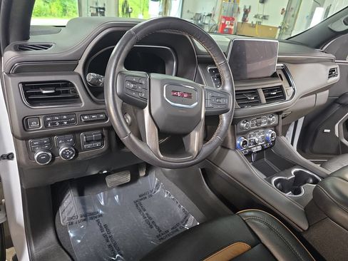 Used 2022 GMC Yukon AT4 w/ Technology Package AWD/4WD image 16