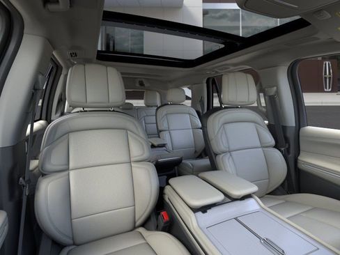 New 2026 Lincoln Navigator Reserve AWD/4WD image 10