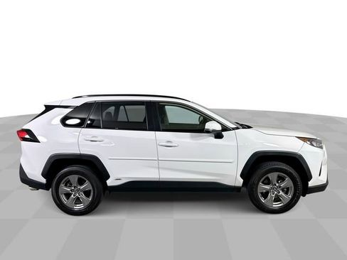 Used 2022 Toyota RAV4 LE AWD/4WD image 9