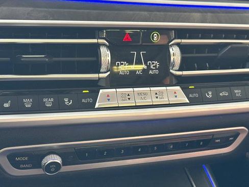 Used 2022 BMW X7 xDrive40i w/ Premium Package image 21