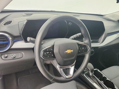 Used 2025 Chevrolet Trax LT w/ Driver Confidence Package FWD image 14
