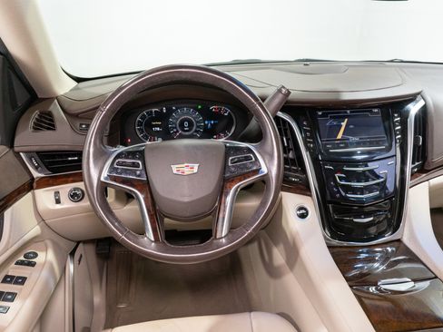 Used 2016 Cadillac Escalade Luxury RWD image 11