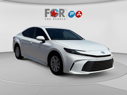 Used 2025 Toyota Camry LE FWD image 7