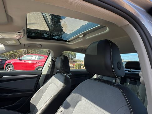 Used 2025 Volkswagen Jetta SE image 18