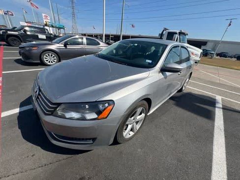 Used 2012 Volkswagen Passat 2.5 SE FWD image 1
