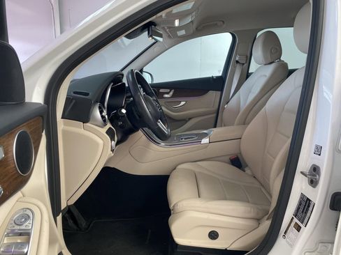 Used 2022 Mercedes-Benz GLC 300 4MATIC w/ Premium Package Lite image 20
