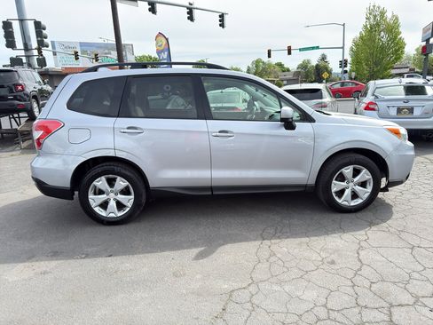 Used 2016 Subaru Forester 2.5i Premium AWD/4WD image 9