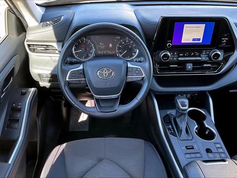 Used 2024 Toyota Highlander XLE image 5